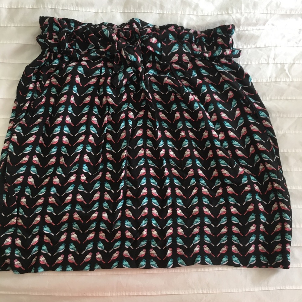High-waisted bird pattern skirt with bow